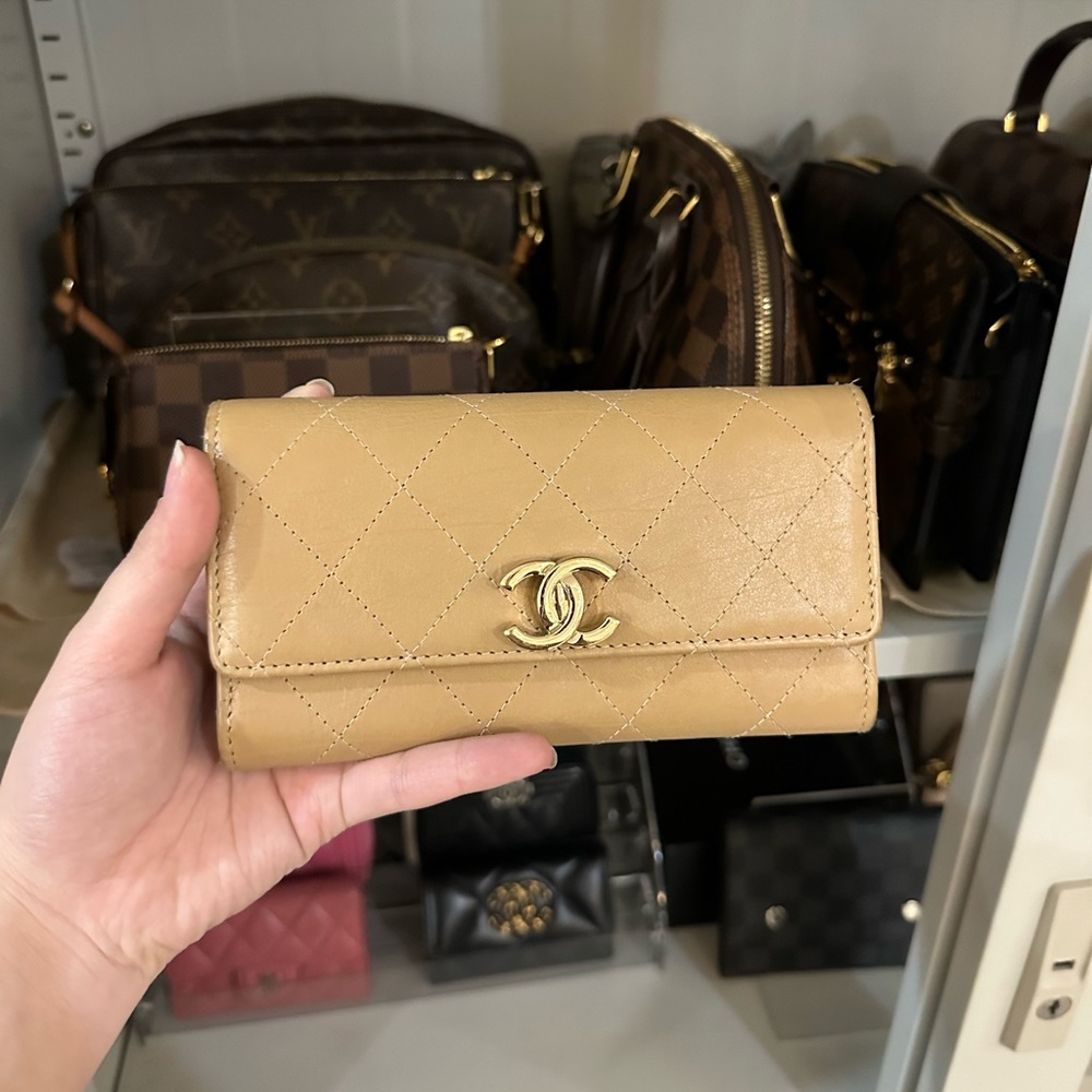 ❌SOLD❌ Chanel long wallet twist lock